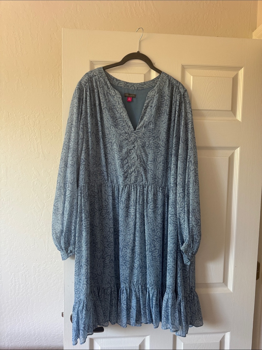 Vince Camuto Light Blue Paisley Long Sleeve V-Neck Dress